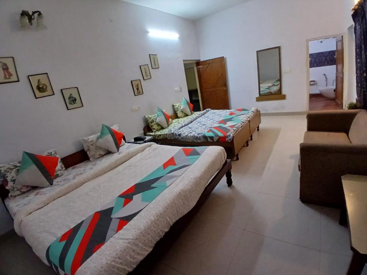Hotel Singhasan House Джайпур Стая снимка
